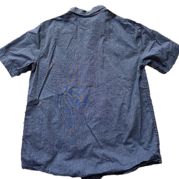 old Navy Denim/Linen-Look Short Sleeved Button Down Boy’s 10/12 Summer Shirt - Picture 2 of 4